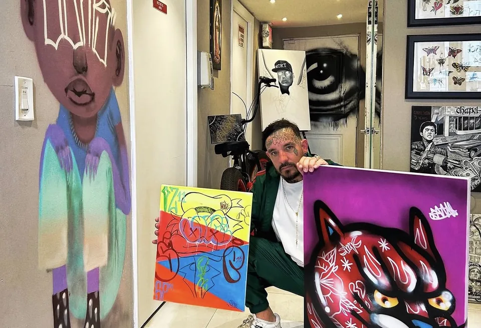 Rogério Araújo with his paintings inside Chapel Tattoos